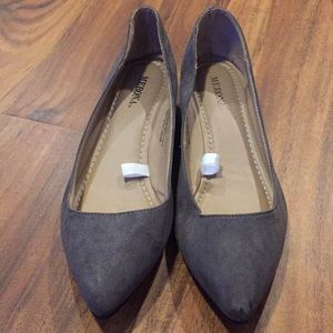 Merona Grey Pointed Toe Flats Size 7